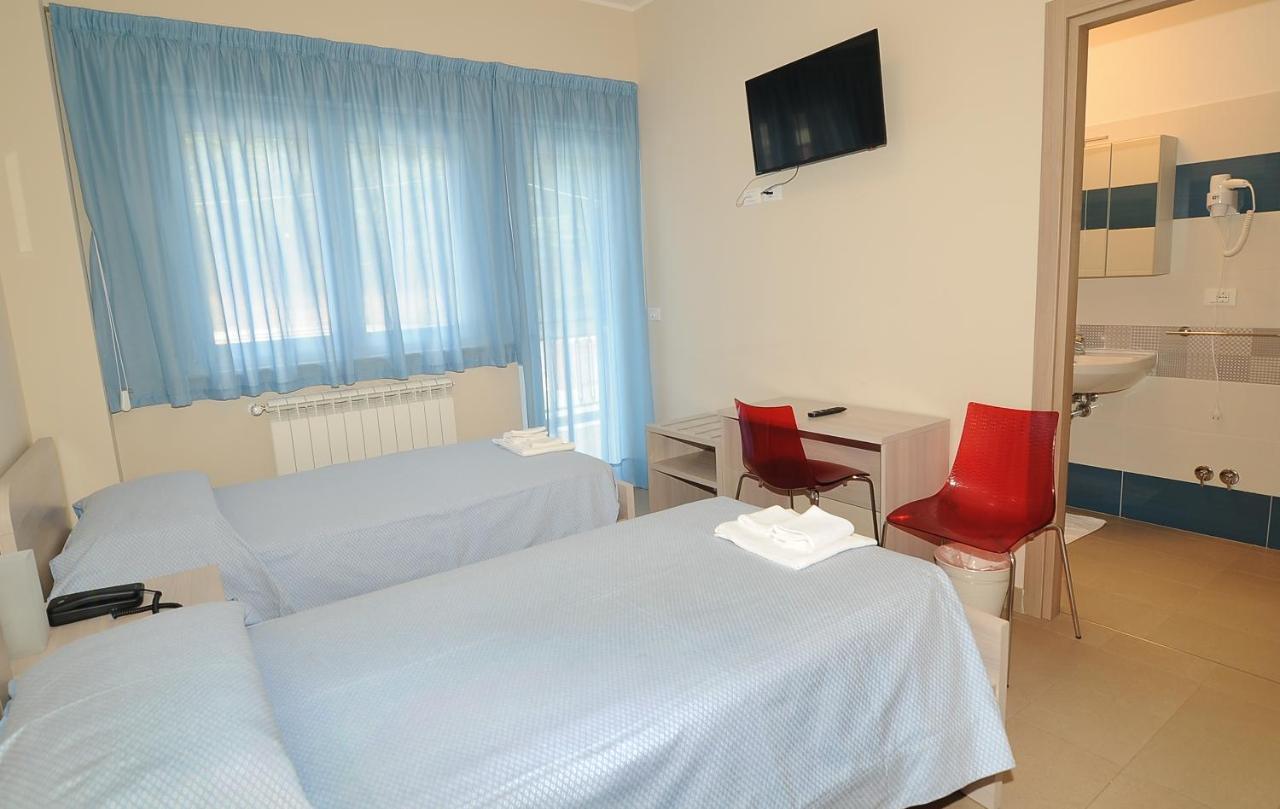Casa Ospitalita San Giuseppe Bed & Breakfast L'Aquila Bagian luar foto