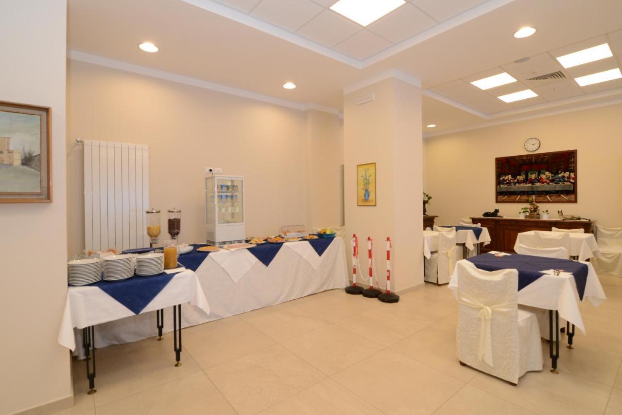 Casa Ospitalita San Giuseppe Bed & Breakfast L'Aquila Bagian luar foto
